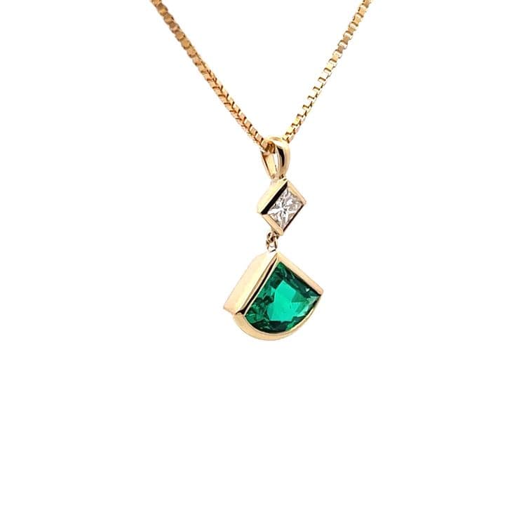 Collar dije esmeralda 0,79 cts y diamante 0.20 cts