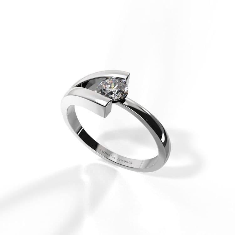 Anillo viena solitario tres uñas circon 4 mm